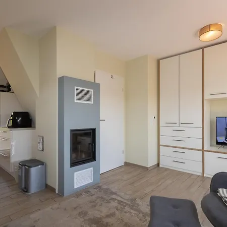 Holiday home Reetdachhaus Suederende
